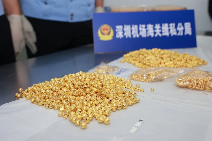 Trung Quốc: Cục Chống buôn lậu bắt 2 ông chủ doanh nghiệp lớn cùng 9 đối tượng liên quan, thu giữ gần 130kg vàng trị giá hơn 300 tỷ đồng - Ảnh 3