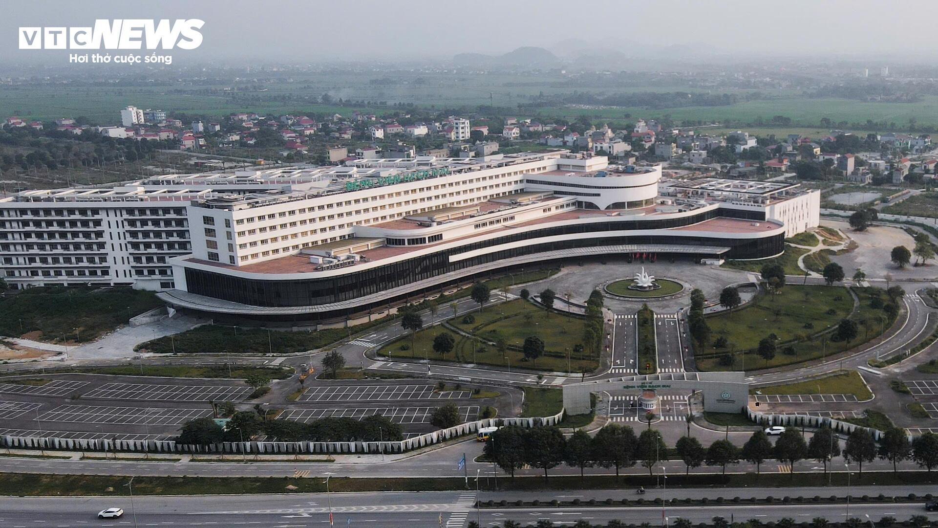 'Cửa đóng then cài' tại BV Bạch Mai và Việt Đức cơ sở 2 sau 4 tháng khánh thành - Ảnh 1