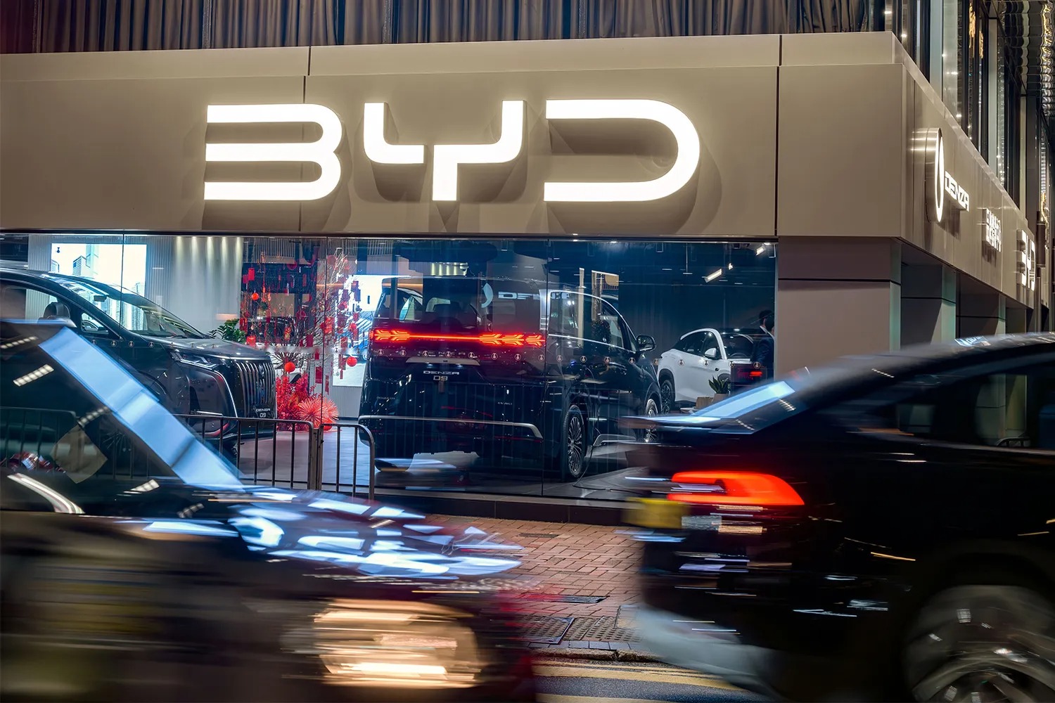 Tesla lấy lại ngôi vương xe điện từ BYD, không còn lợi thế trên sân nhà khiến hãng xe Trung Quốc giảm hơn 25% doanh số - Ảnh 2