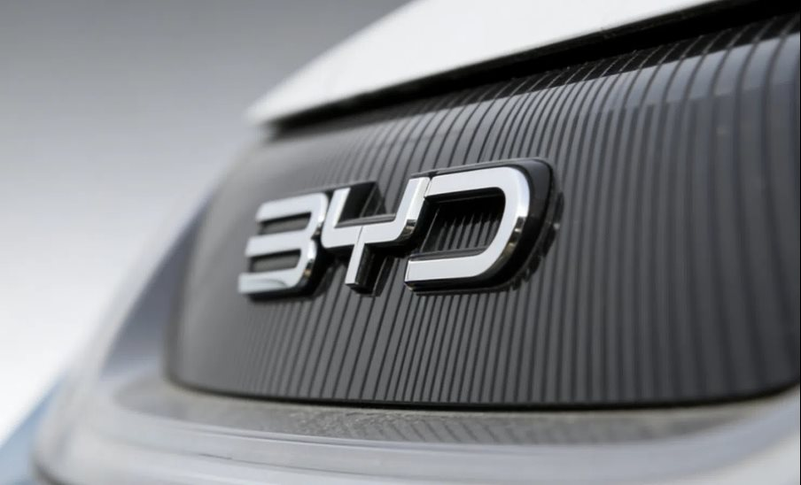 Ông lớn xe điện Trung Quốc hụt hơi: Lần đầu lợi nhuận sụt giảm, cắt hơn 100.000 nhân sự - Ảnh 1