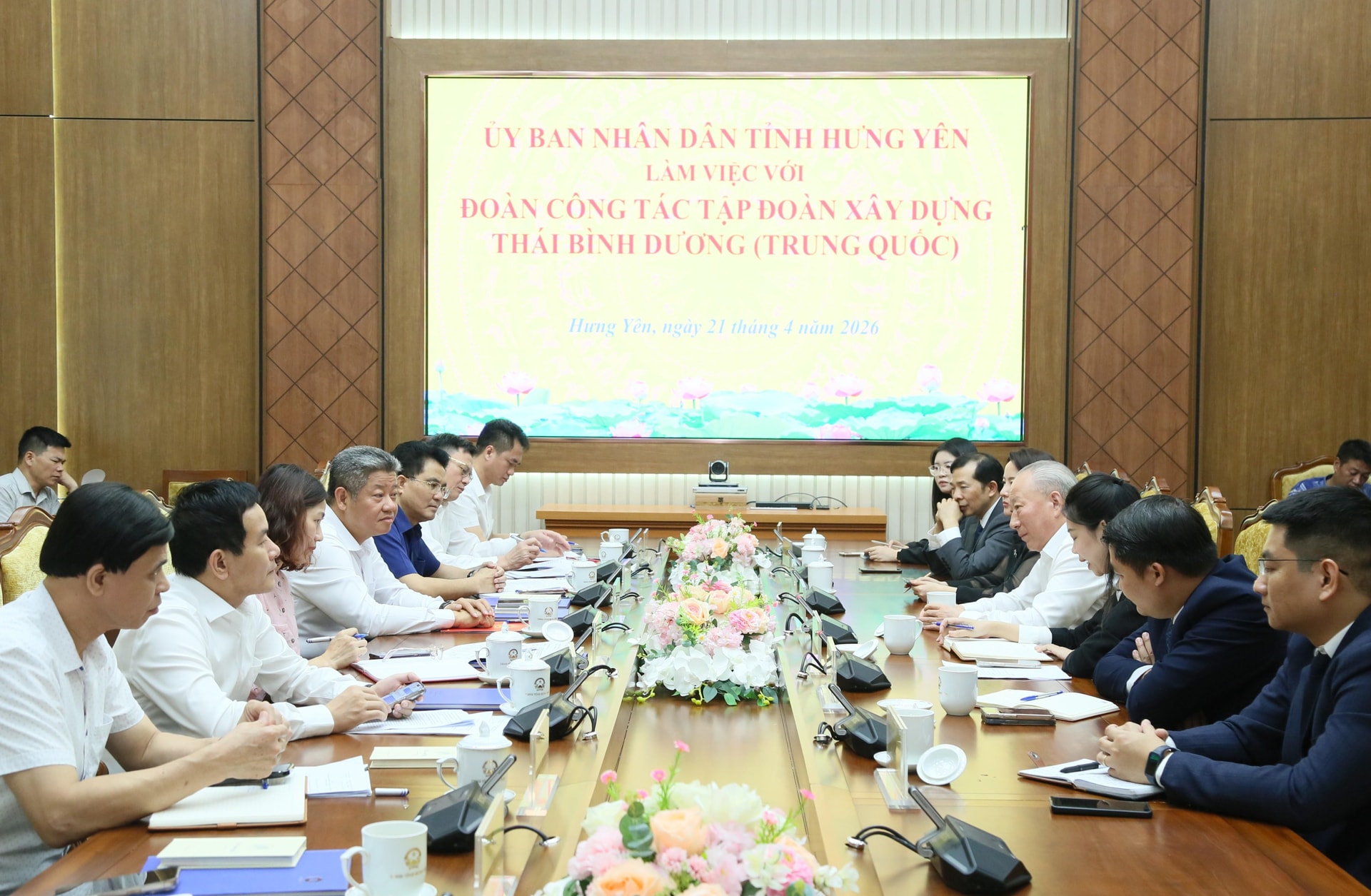 Tập đoàn Trung Quốc muốn đầu tư hạ tầng, cảng, thành phố thông minh và đường sắt đô thị tại tỉnh nhỏ nhất Việt Nam - Ảnh 1