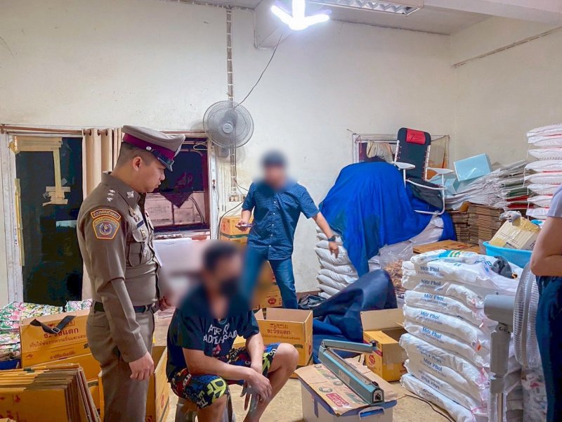 Đột kích một căn nhà sau 3 tháng theo dõi, công an triệt phá đường dây sản xuất bột ngọt giả quy mô lớn, tịch thu gần 25.000 sản phẩm - Ảnh 2