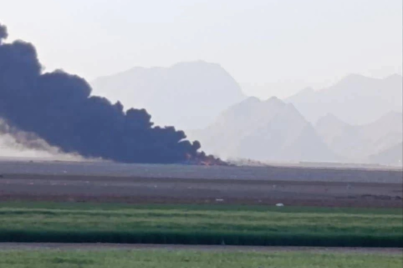 NYT: Mỹ tự cho nổ máy bay để cứu phi công! 36 giờ nghẹt thở và hành động táo bạo phút chót giữa "bão đạn" - Ảnh 1