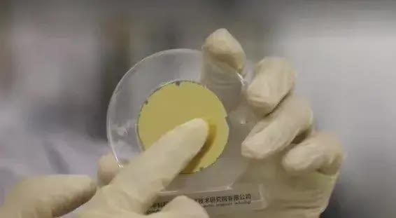 Trung Quốc tạo ra "bộ não mỏng hơn cả giấy", thách thức thế độc quyền của phương Tây suốt nhiều năm - Ảnh 1