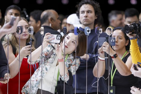 Kết thúc kỷ nguyên Tim Cook: 15 năm lẫy lừng và dấu chấm hỏi AI trị giá hàng nghìn tỷ USD - Ảnh 4