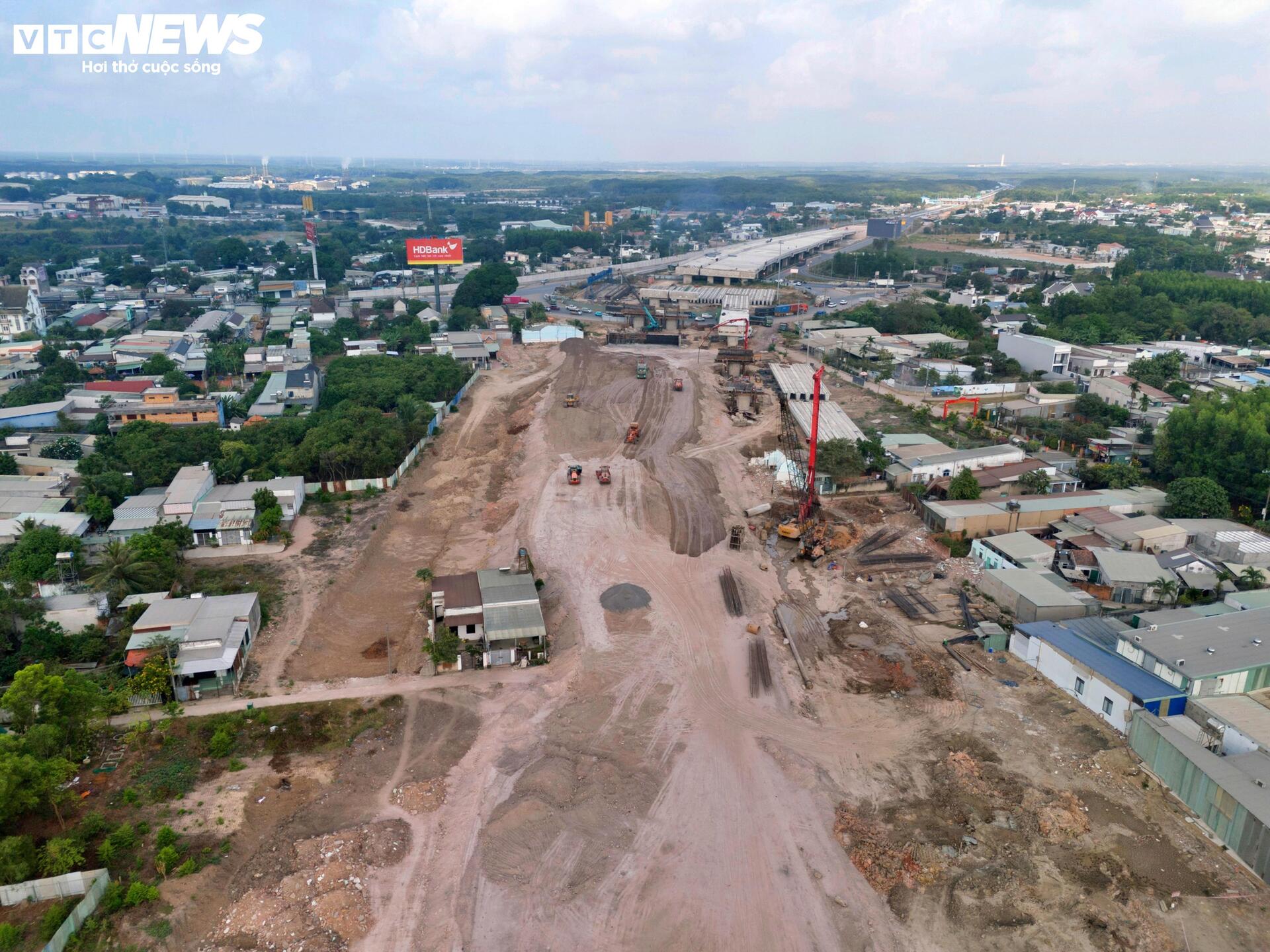 5 hộ dân chưa di dời, nút giao cao tốc Bến Lức-Long Thành nguy cơ chậm tiến độ - Ảnh 2