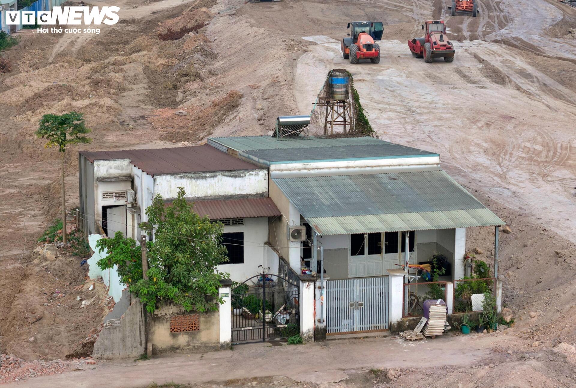 5 hộ dân chưa di dời, nút giao cao tốc Bến Lức-Long Thành nguy cơ chậm tiến độ - Ảnh 4