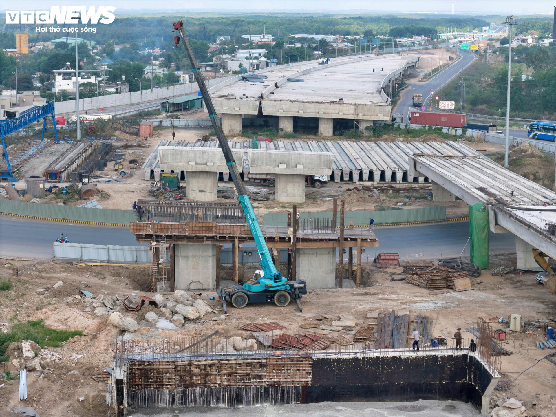 5 hộ dân chưa di dời, nút giao cao tốc Bến Lức-Long Thành nguy cơ chậm tiến độ - Ảnh 7