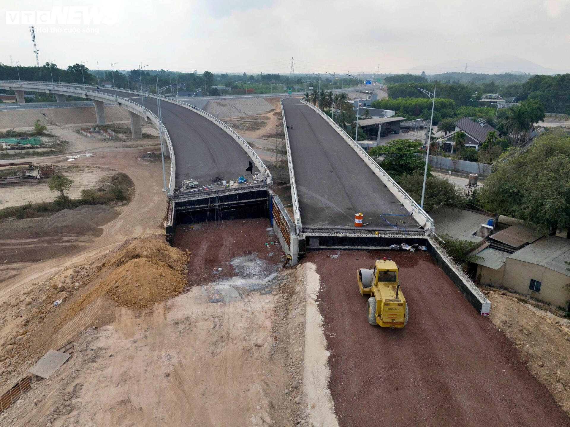 5 hộ dân chưa di dời, nút giao cao tốc Bến Lức-Long Thành nguy cơ chậm tiến độ - Ảnh 6