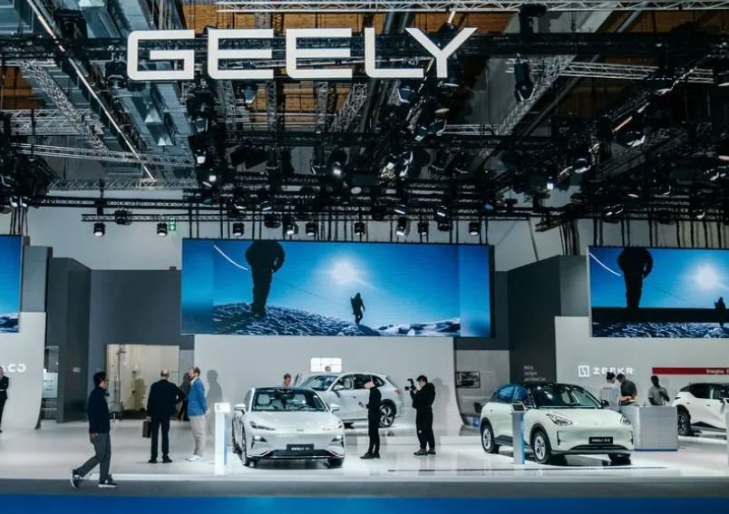 Gã khổng lồ xe điện âm thầm vượt mặt BYD, làm lung lay trật tự toàn ngành ô tô: 'Tắc kè hoa' khiến cả thế giới phải 'cắp sách' đến học hỏi - Ảnh 2