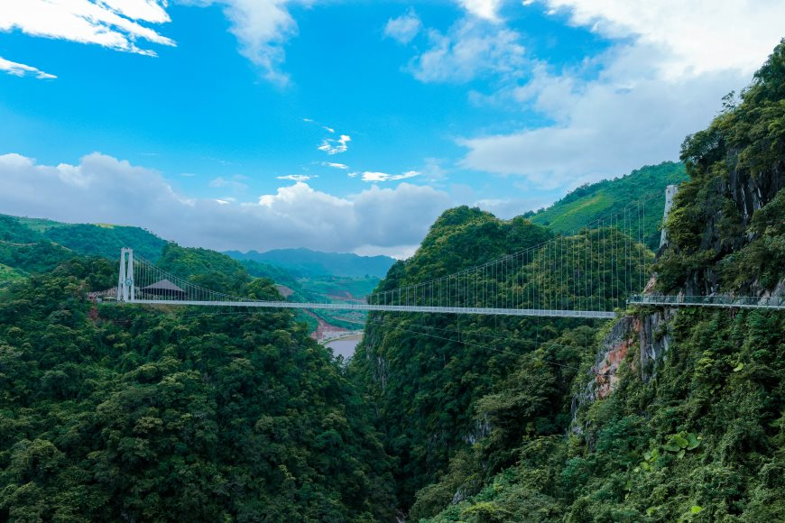 Việt Nam sở hữu cây cầu kính dài nhất hành tinh, vượt Trung Quốc để lập kỷ lục toàn cầu - Ảnh 1