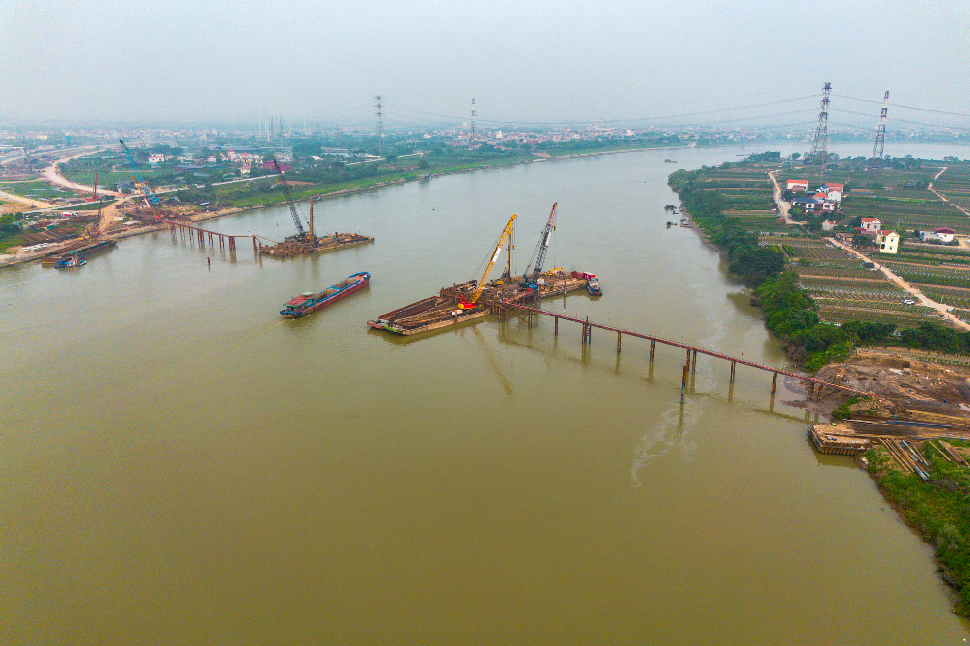 Cận cảnh 2 cây cầu trị giá 16.000 tỷ đồng, kết nối các khu đô thị hàng chục tỷ USD, chiếm 50% nguồn cung căn hộ Hà Nội - Ảnh 6