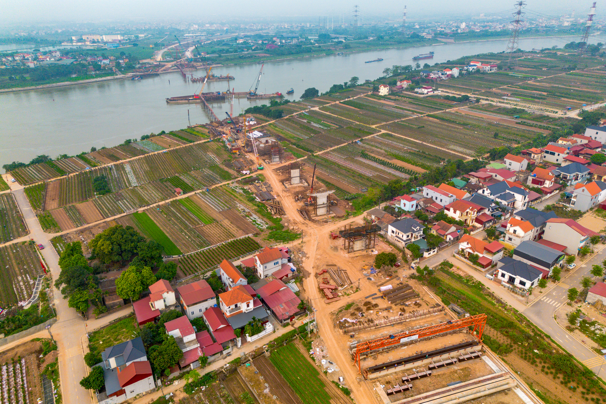 Cận cảnh 2 cây cầu trị giá 16.000 tỷ đồng, kết nối các khu đô thị hàng chục tỷ USD, chiếm 50% nguồn cung căn hộ Hà Nội - Ảnh 7