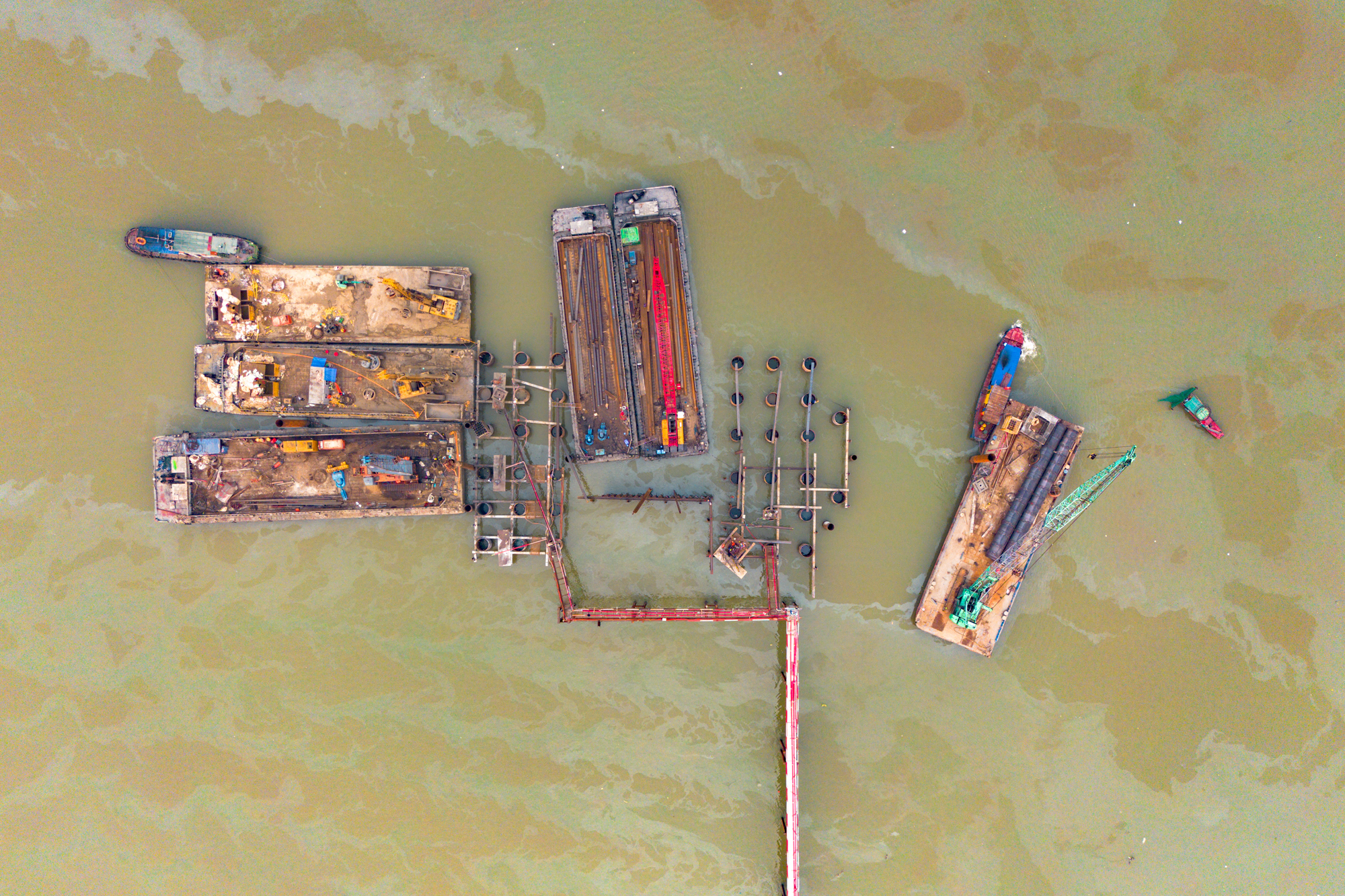 Cận cảnh 2 cây cầu trị giá 16.000 tỷ đồng, kết nối các khu đô thị hàng chục tỷ USD, chiếm 50% nguồn cung căn hộ Hà Nội - Ảnh 4