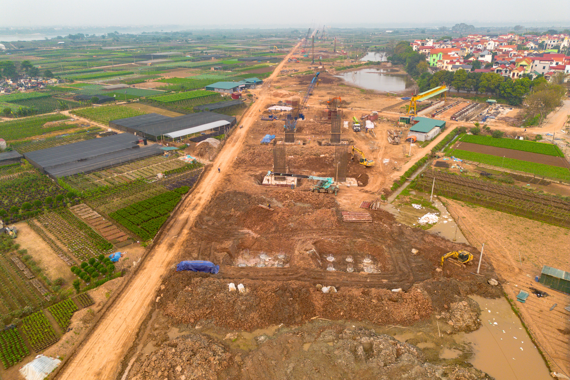 Cận cảnh 2 cây cầu trị giá 16.000 tỷ đồng, kết nối các khu đô thị hàng chục tỷ USD, chiếm 50% nguồn cung căn hộ Hà Nội - Ảnh 5