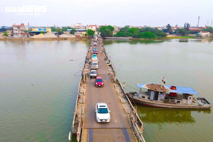 Cầu phao 30 năm tuổi ở Ninh Bình 'oằn mình' gánh tải chờ ngày được thay thế - Ảnh 4