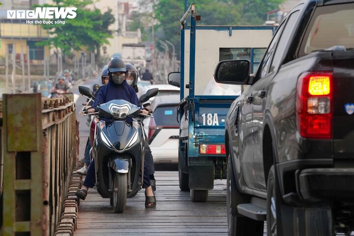 Cầu phao 30 năm tuổi ở Ninh Bình 'oằn mình' gánh tải chờ ngày được thay thế - Ảnh 5