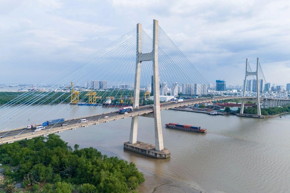 Cầu dây văng tĩnh không cao nhất Việt Nam trị giá 23.000 tỷ, kết nối tới siêu dự án 16 tỷ USD sắp đạt cột mốc then chốt trong vài ngày tới - Ảnh 1