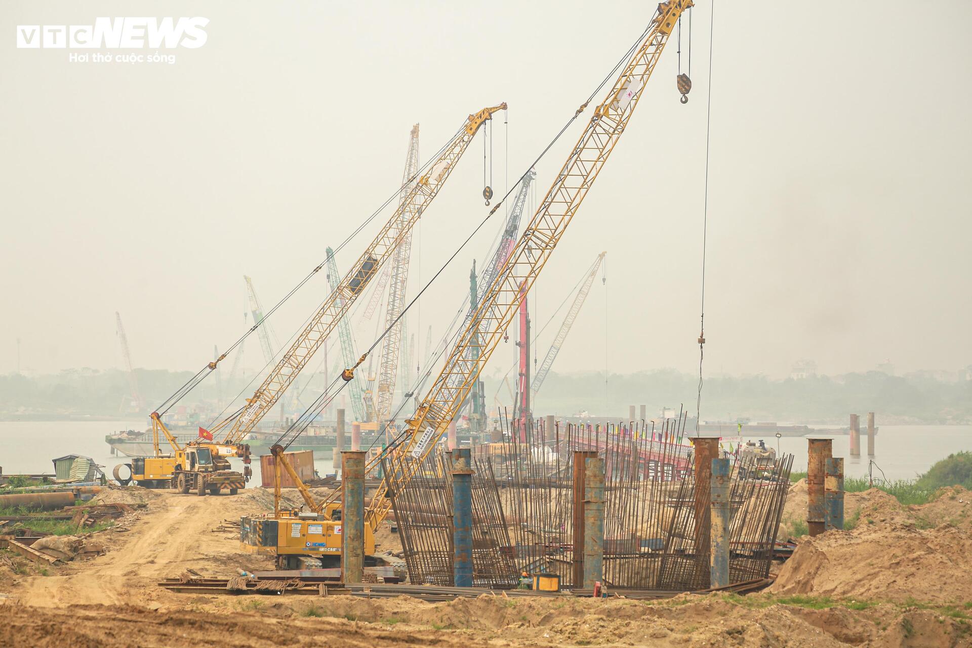 Cận cảnh công trường cầu Thượng Cát 8 làn xe vượt sông Hồng - Ảnh 11