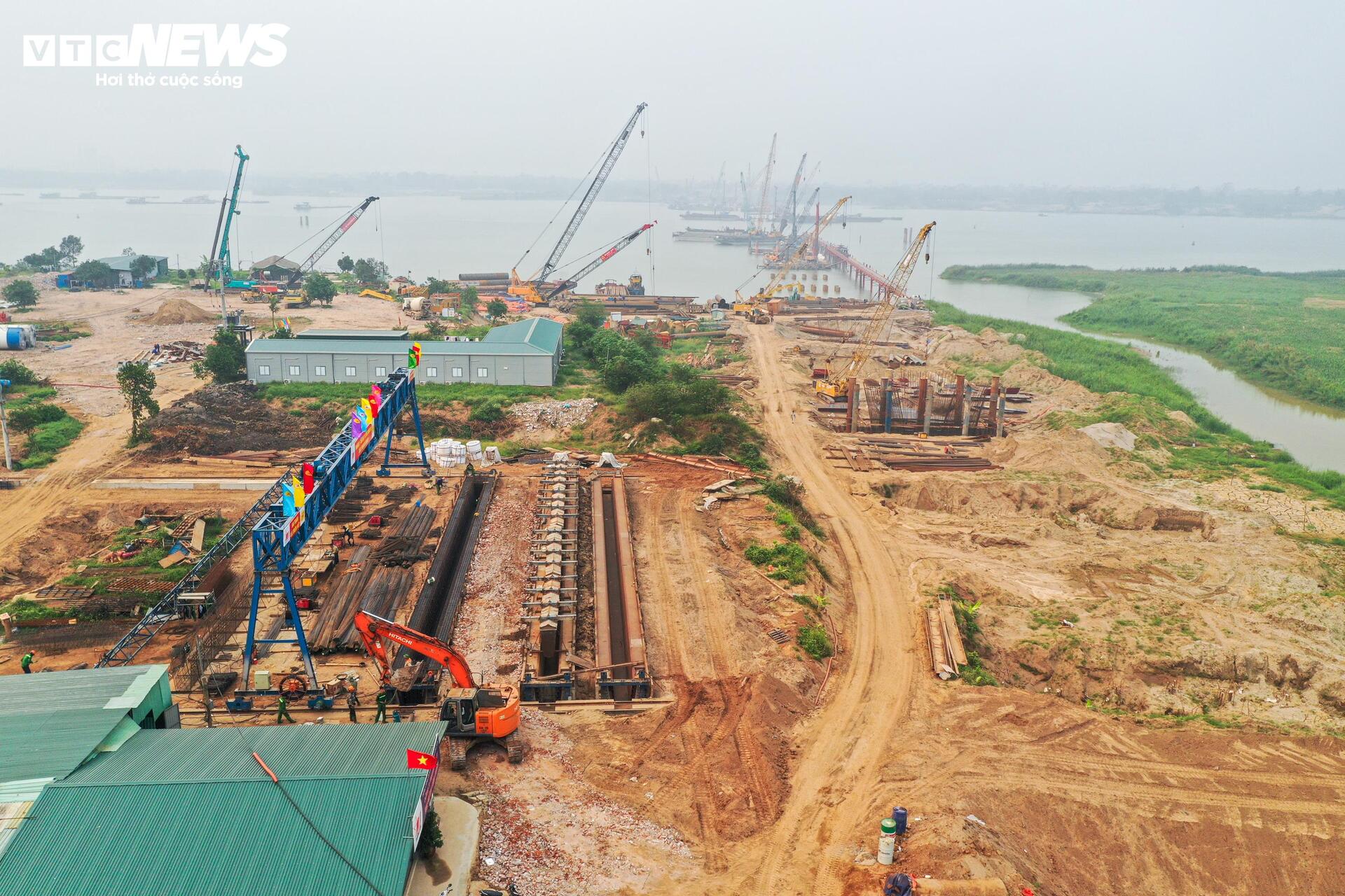 Cận cảnh công trường cầu Thượng Cát 8 làn xe vượt sông Hồng - Ảnh 12