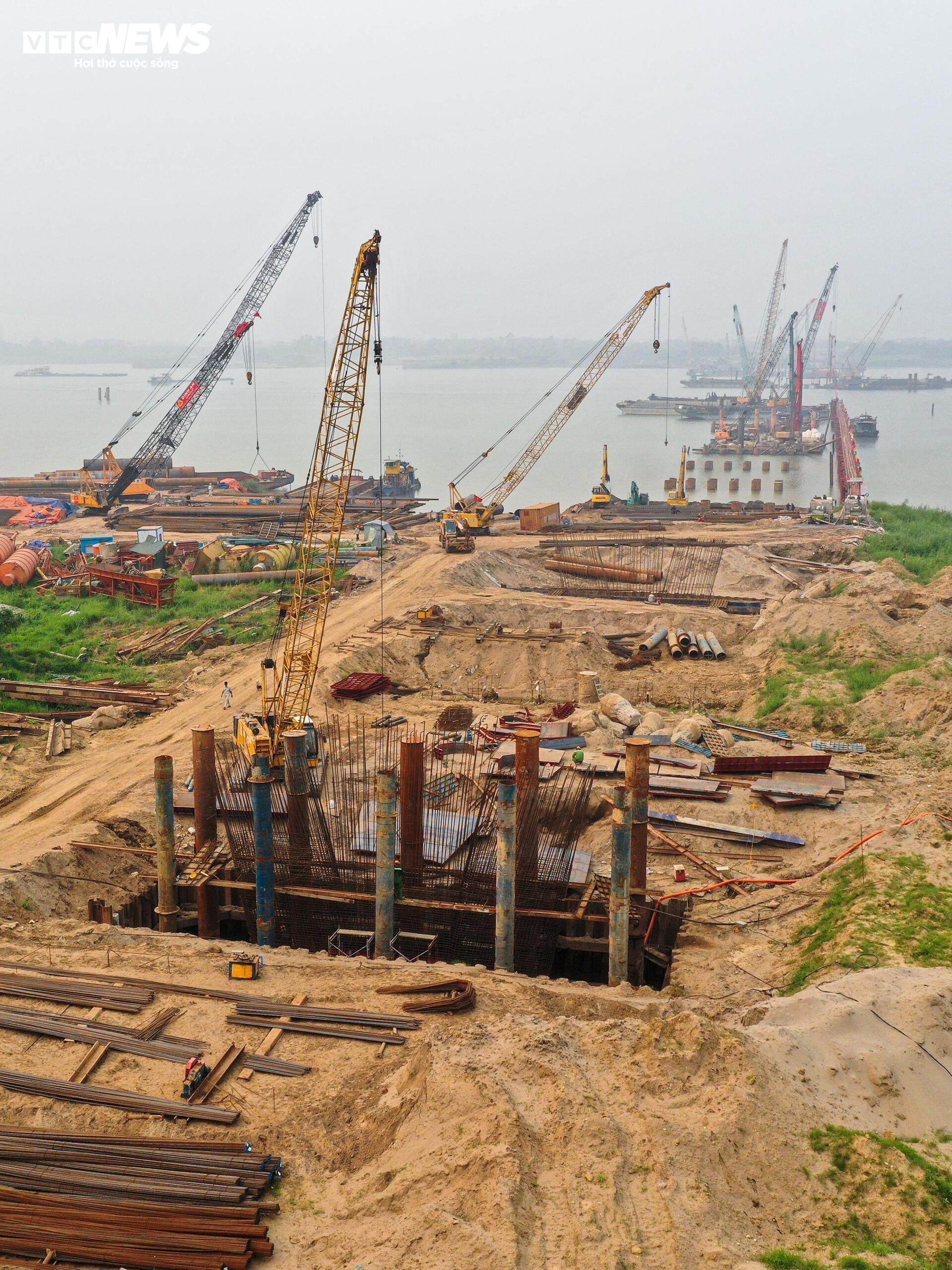 Cận cảnh công trường cầu Thượng Cát 8 làn xe vượt sông Hồng - Ảnh 2