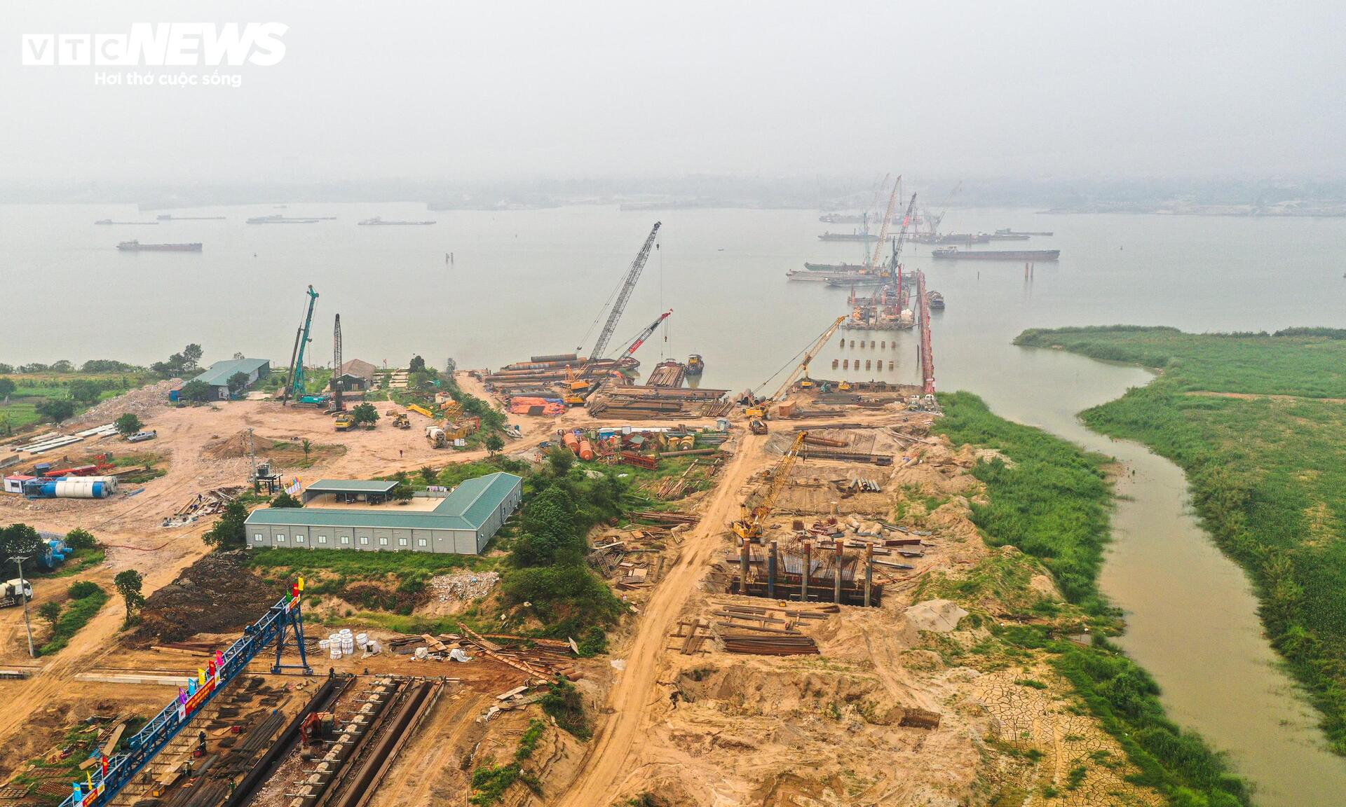 Cận cảnh công trường cầu Thượng Cát 8 làn xe vượt sông Hồng - Ảnh 1
