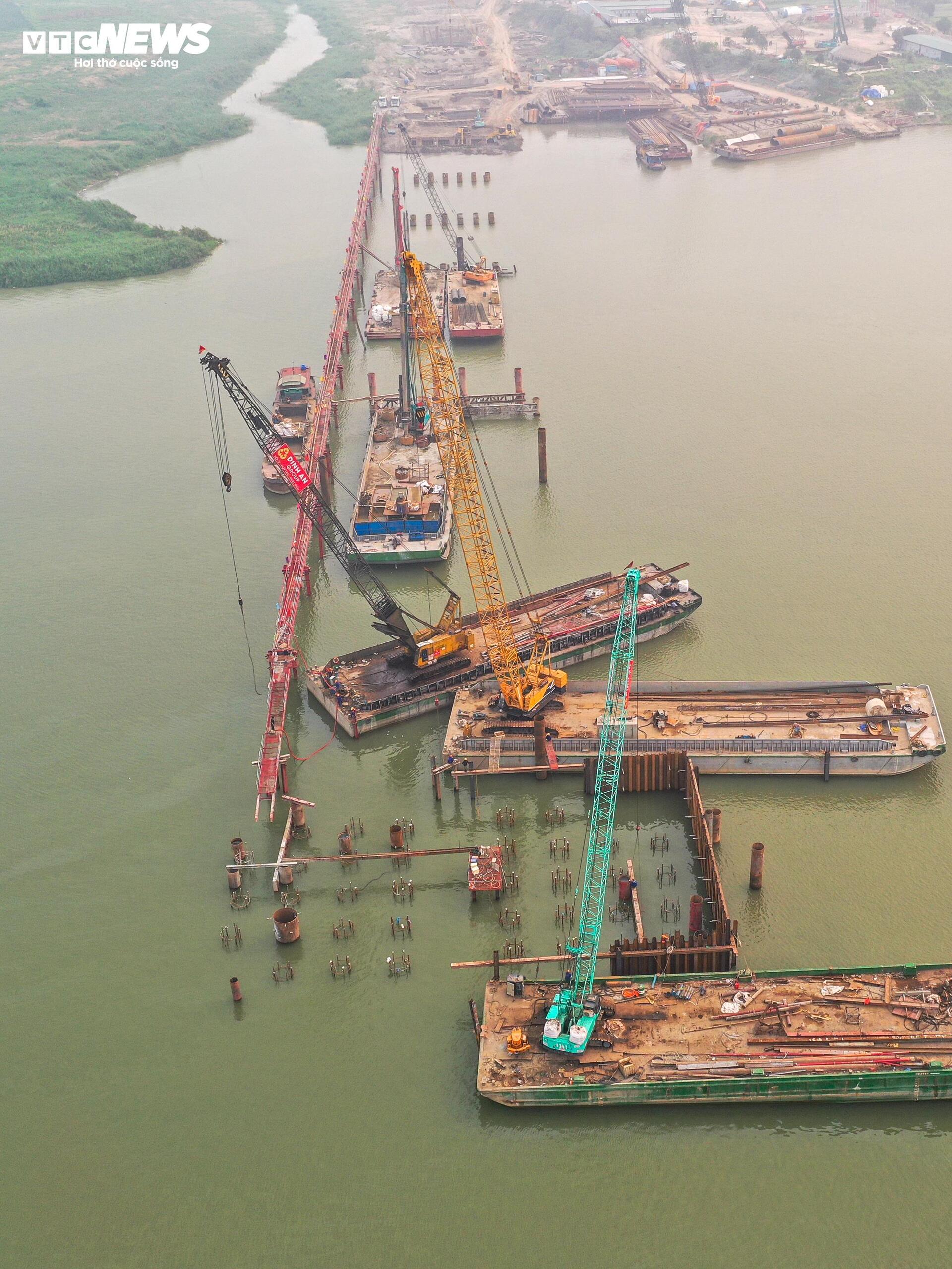 Cận cảnh công trường cầu Thượng Cát 8 làn xe vượt sông Hồng - Ảnh 5