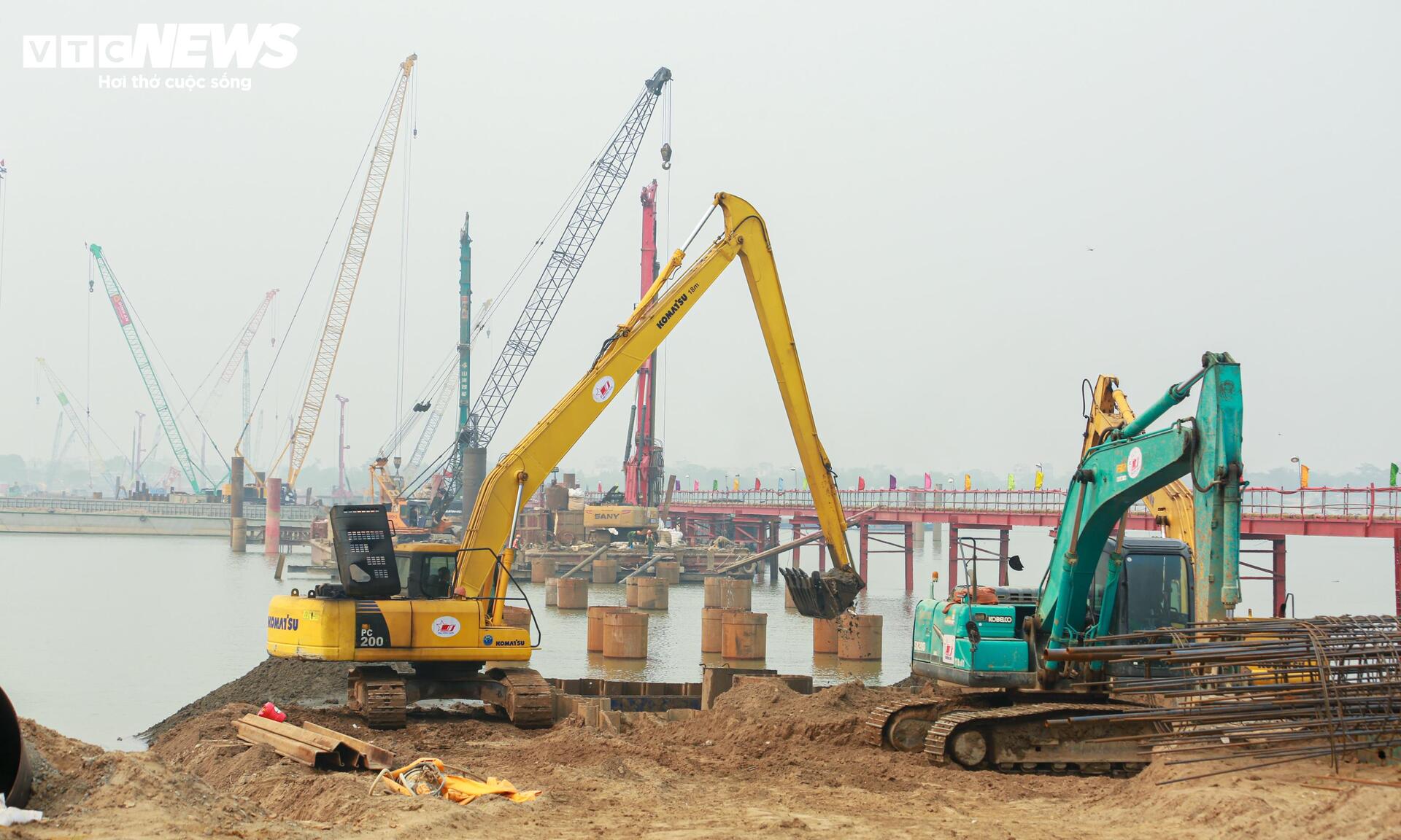 Cận cảnh công trường cầu Thượng Cát 8 làn xe vượt sông Hồng - Ảnh 8