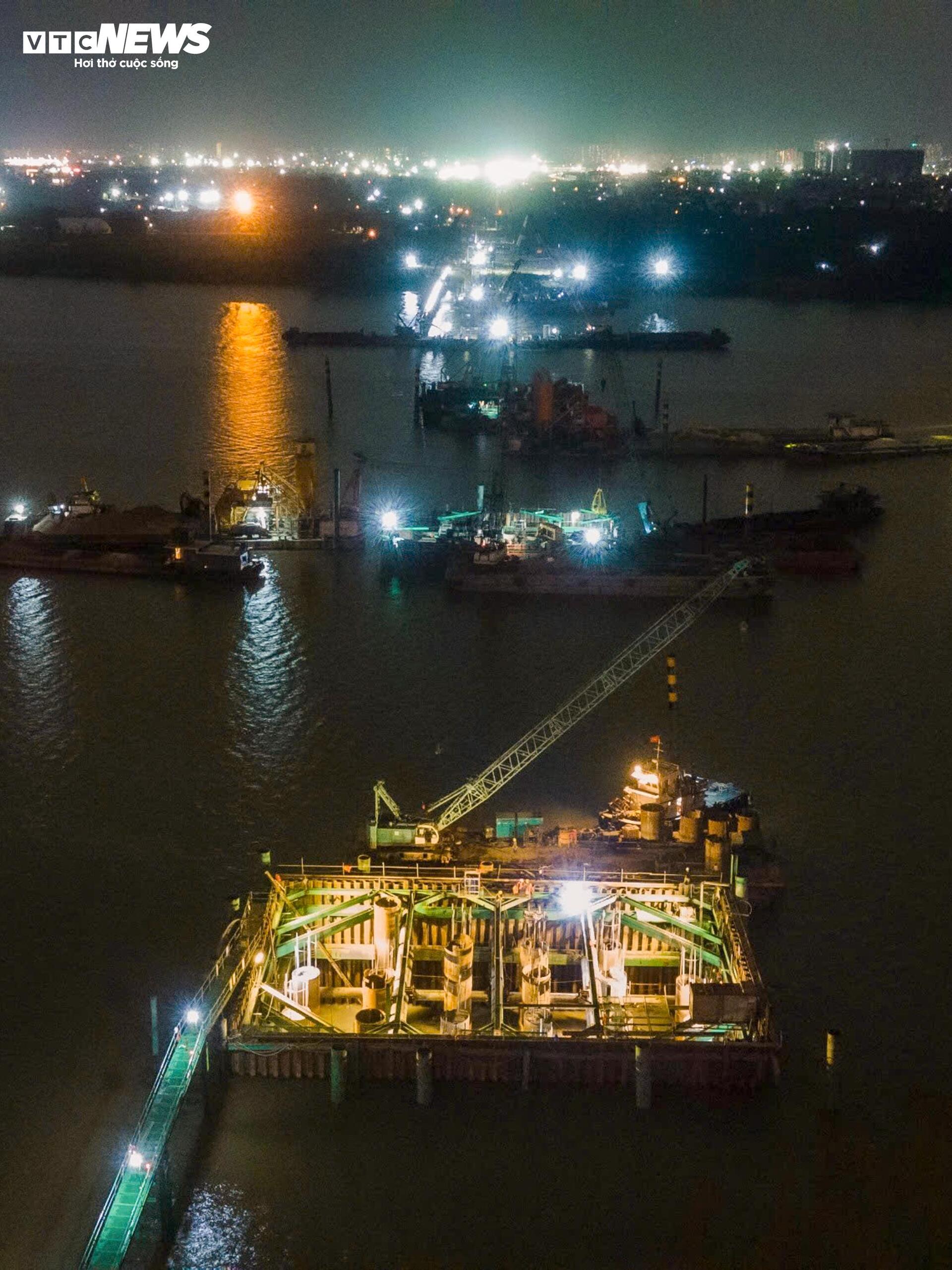 Cầu Trần Hưng Đạo vượt sông Hồng thi công xuyên ngày đêm, tăng tốc về đích 2027 - Ảnh 11