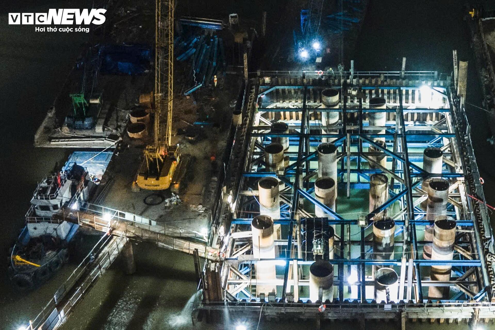 Cầu Trần Hưng Đạo vượt sông Hồng thi công xuyên ngày đêm, tăng tốc về đích 2027 - Ảnh 10