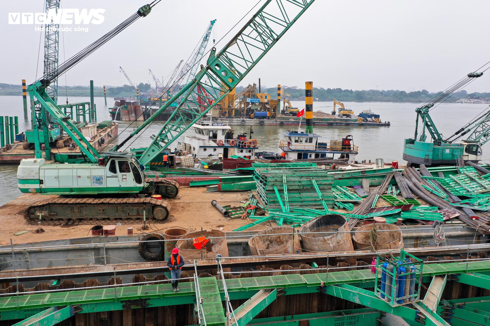 Cầu Trần Hưng Đạo vượt sông Hồng thi công xuyên ngày đêm, tăng tốc về đích 2027 - Ảnh 2