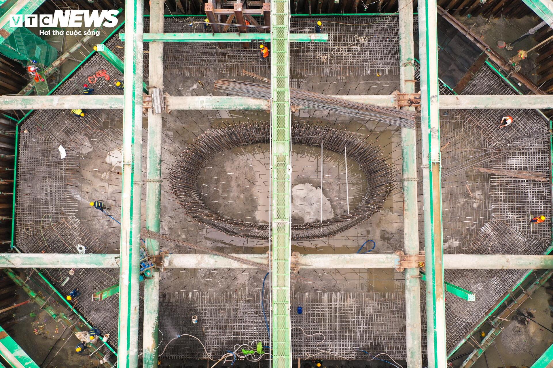 Cầu Trần Hưng Đạo vượt sông Hồng thi công xuyên ngày đêm, tăng tốc về đích 2027 - Ảnh 3