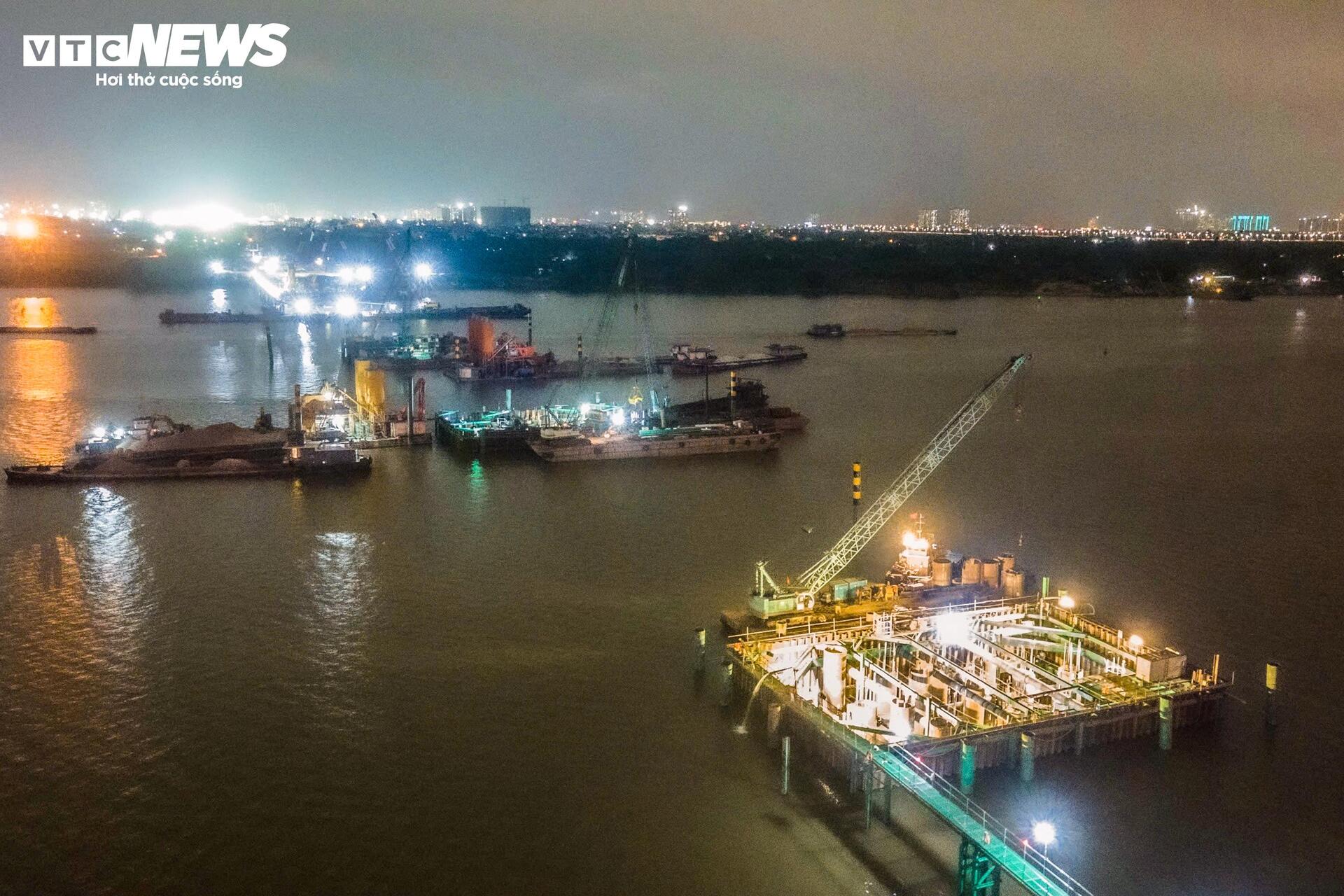 Cầu Trần Hưng Đạo vượt sông Hồng thi công xuyên ngày đêm, tăng tốc về đích 2027 - Ảnh 5