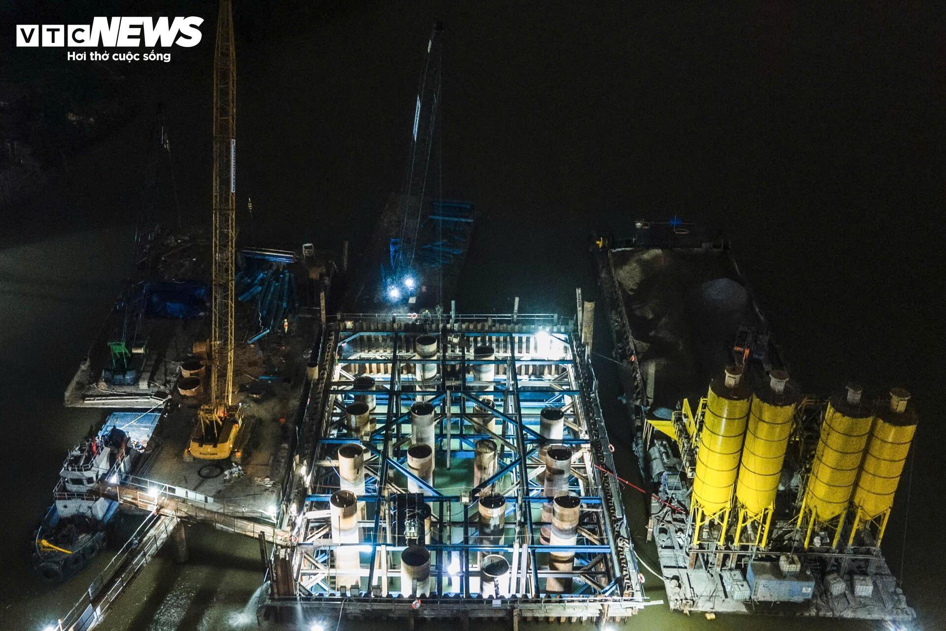 Cầu Trần Hưng Đạo vượt sông Hồng thi công xuyên ngày đêm, tăng tốc về đích 2027 - Ảnh 6