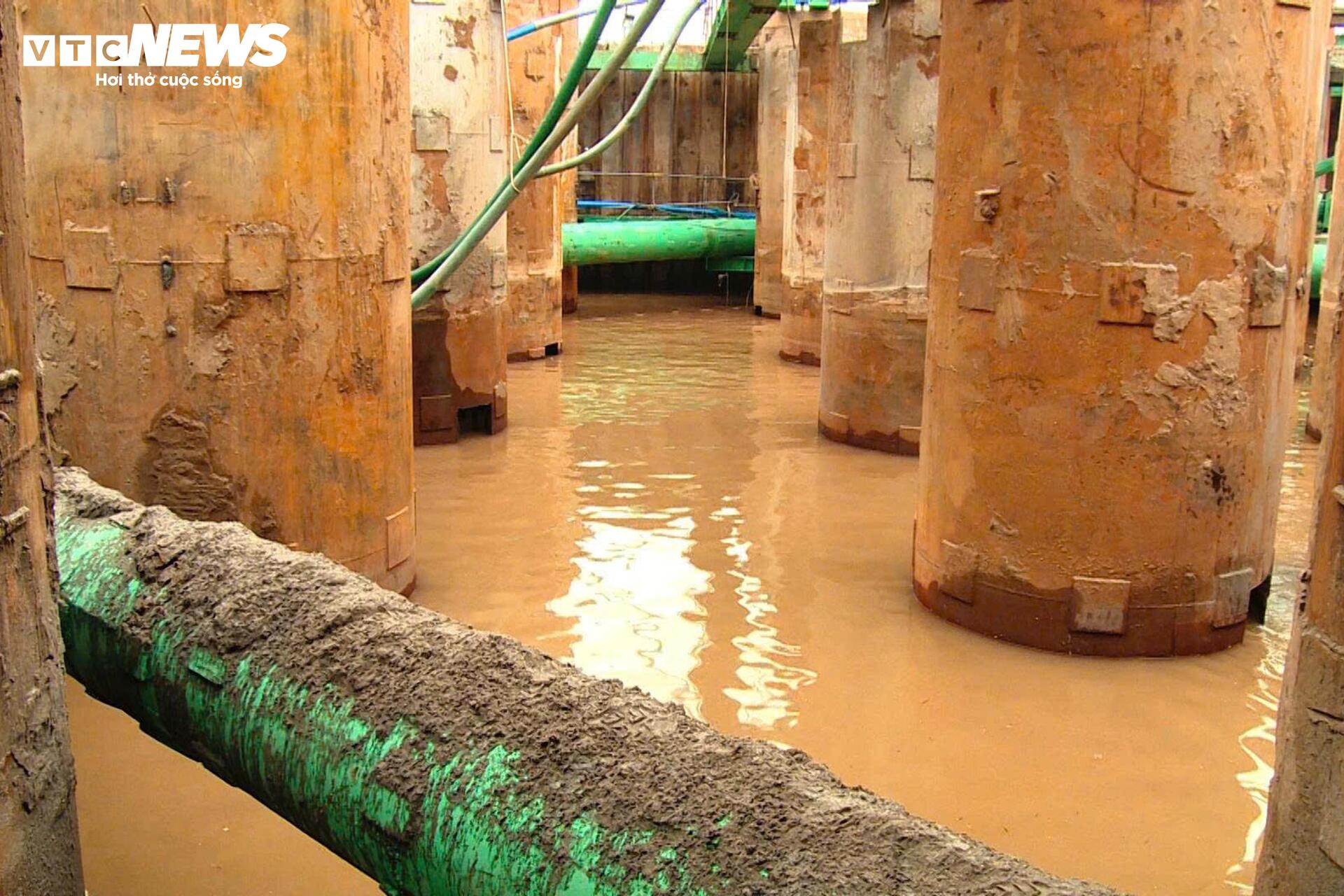 Đại công trường cầu Tứ Liên bắc qua sông Hồng sau gần 1 năm thi công - Ảnh 8