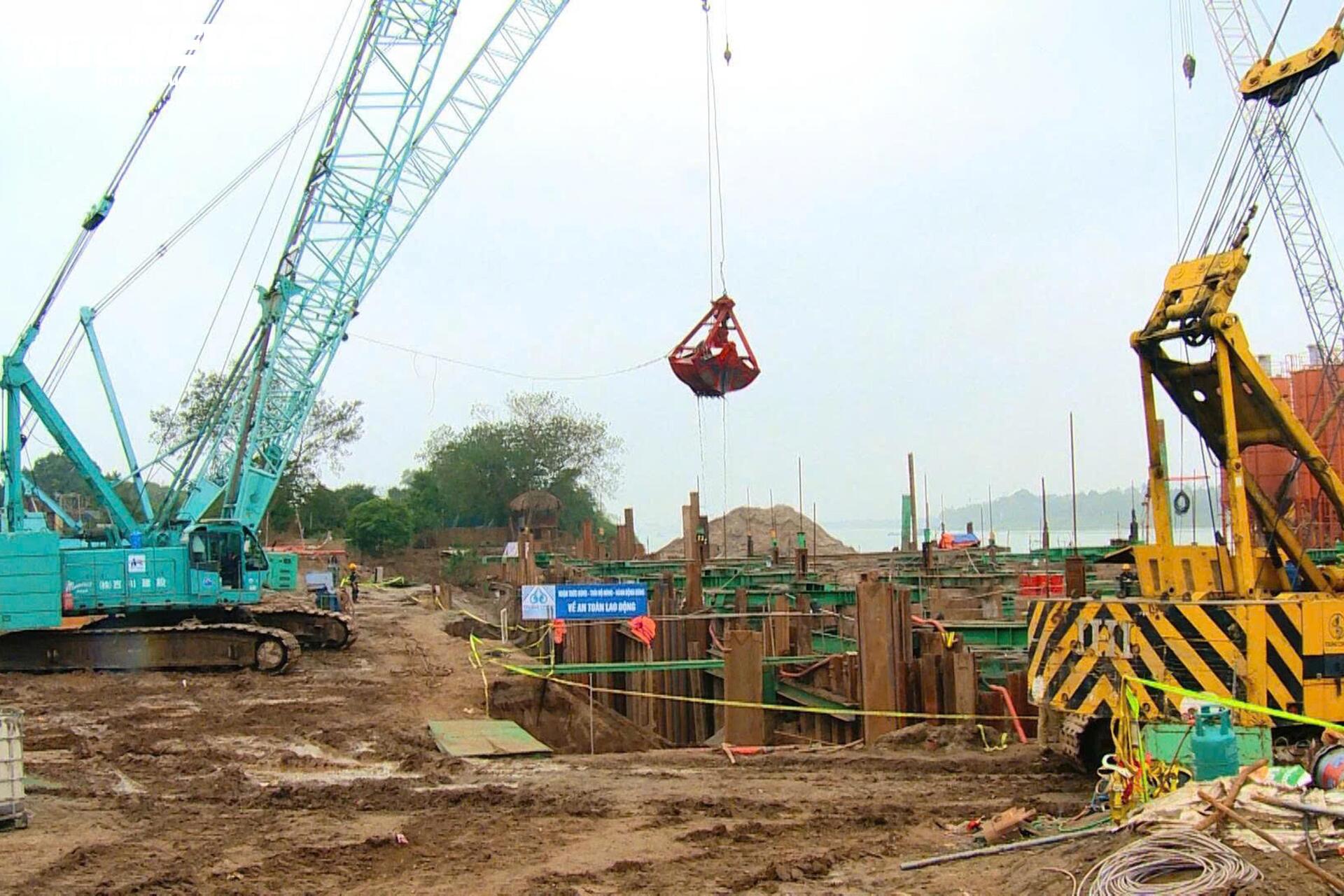 Đại công trường cầu Tứ Liên bắc qua sông Hồng sau gần 1 năm thi công - Ảnh 9