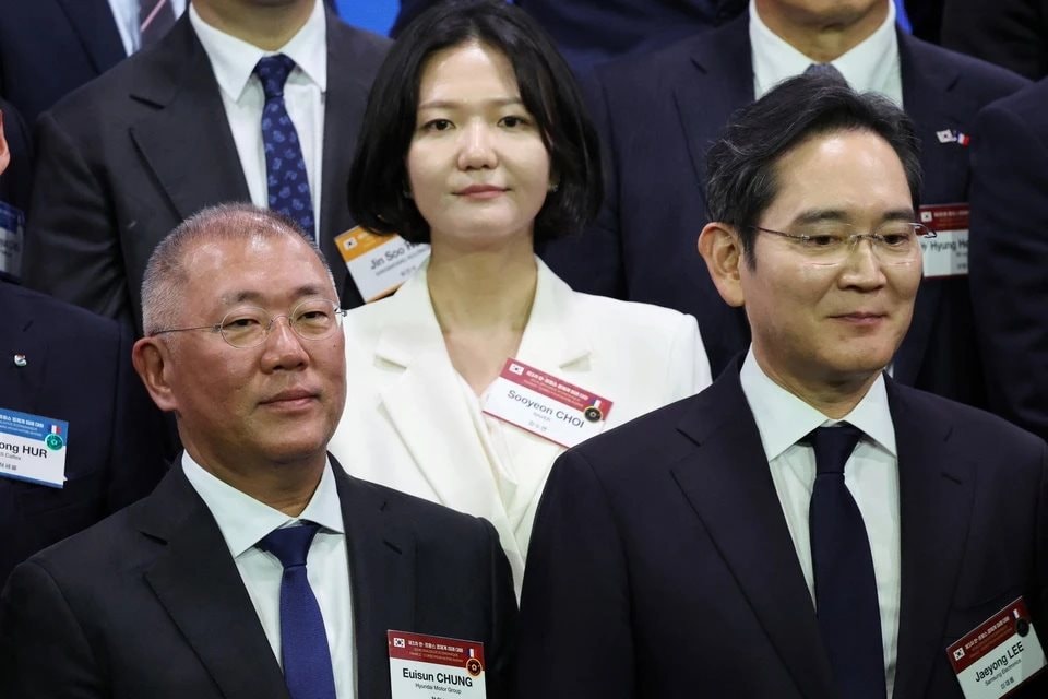 Tháp tùng Tổng thống Lee Jae Myung, chủ tịch “tứ đại chaebol” Hàn Quốc vừa tới Việt Nam là những ai? - Ảnh 1