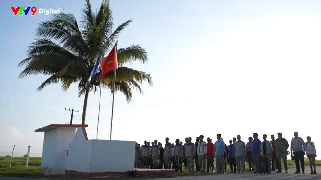 Cứ thứ Hai hàng tuần, nhiều người VN và nông dân Cuba cùng nhau làm 1 việc ý nghĩa trước khi ra cánh đồng - Ảnh 2