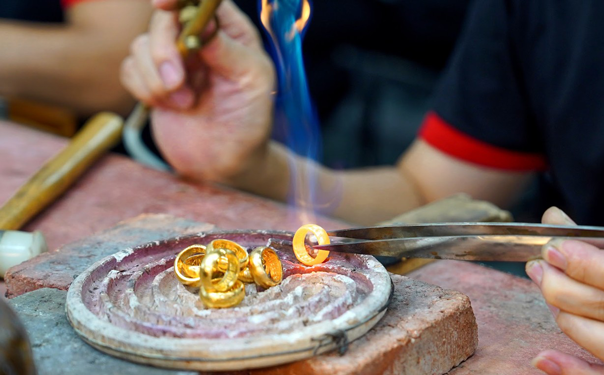 Băn khoăn với đề xuất vay vàng trong dân - Ảnh 1