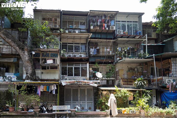 Nhà tập thể cũ Hà Nội giá hàng trăm triệu đồng/m² - Ảnh 1