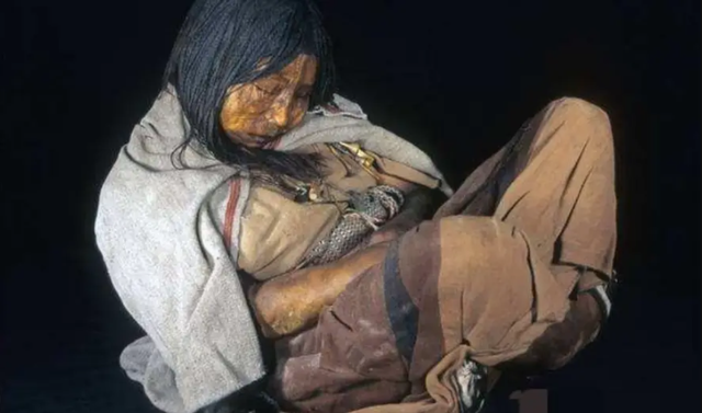 Cô bé 13 tuổi bị đóng băng hơn 500 năm, khi được phát hiện vẫn như đang ngủ: Bác sĩ nói cô bé rất nguy hiểm - Ảnh 1