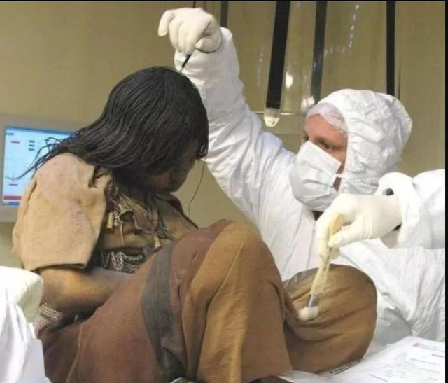 Cô bé 13 tuổi bị đóng băng hơn 500 năm, khi được phát hiện vẫn như đang ngủ: Bác sĩ nói cô bé rất nguy hiểm - Ảnh 2