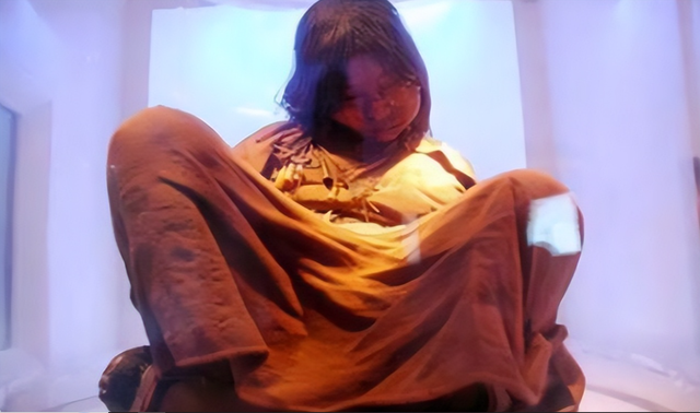 Cô bé 13 tuổi bị đóng băng hơn 500 năm, khi được phát hiện vẫn như đang ngủ: Bác sĩ nói cô bé rất nguy hiểm - Ảnh 3