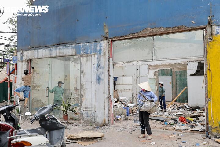 Người dân tháo dỡ tài sản phục vụ dự án mở đường Tam Trinh, Lĩnh Nam - Ảnh 18