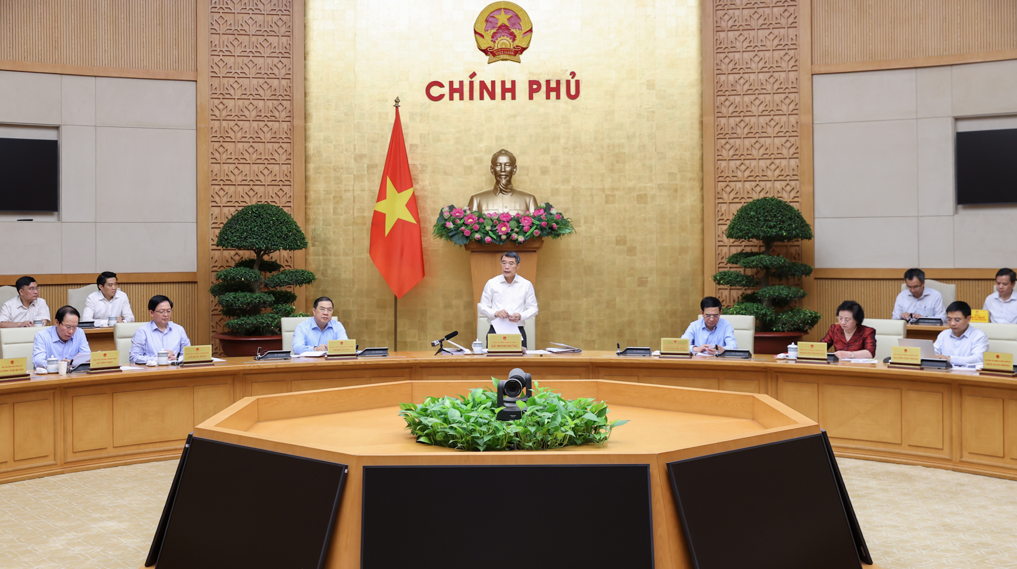 Chính phủ bãi bỏ 184 thủ tục hành chính, 890 điều kiện kinh doanh - Ảnh 1