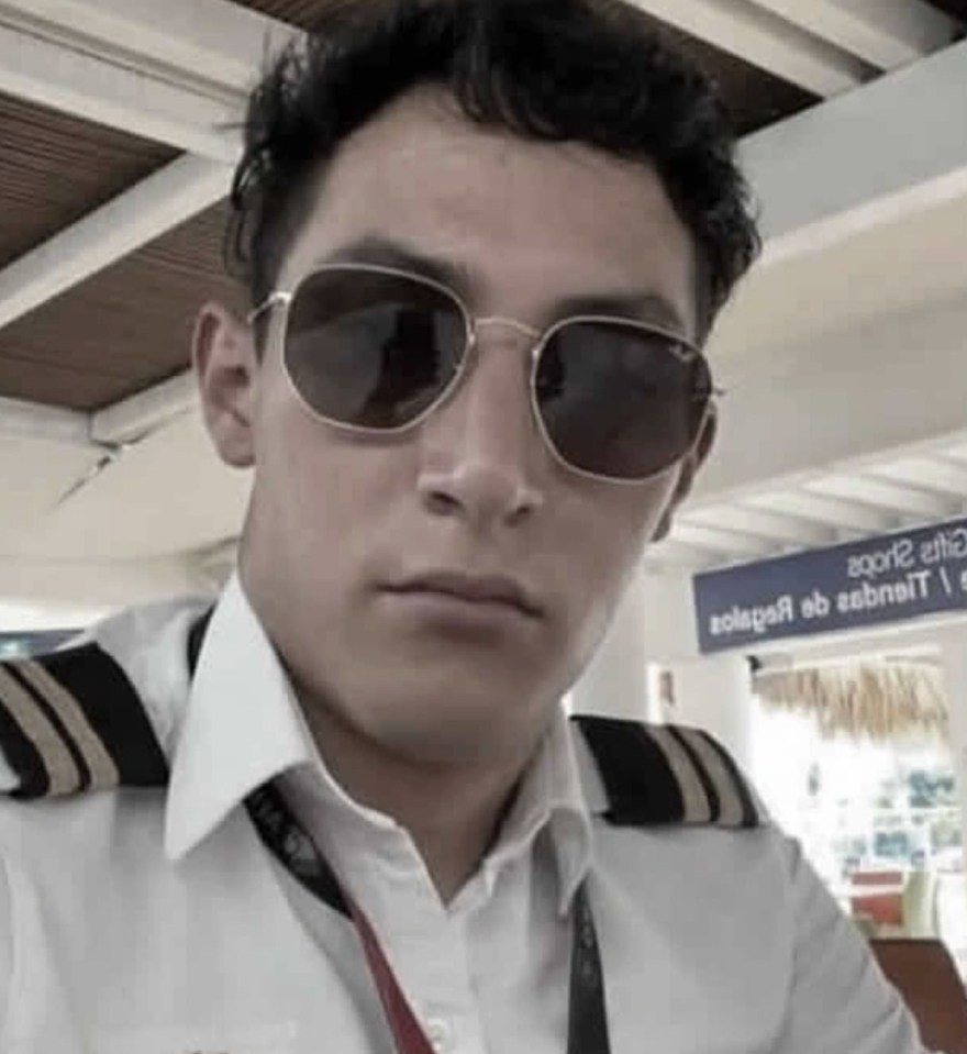 Máy bay rơi ngay sau khi vừa cất cánh, toàn bộ người trong khoang không qua khỏi - Ảnh 1