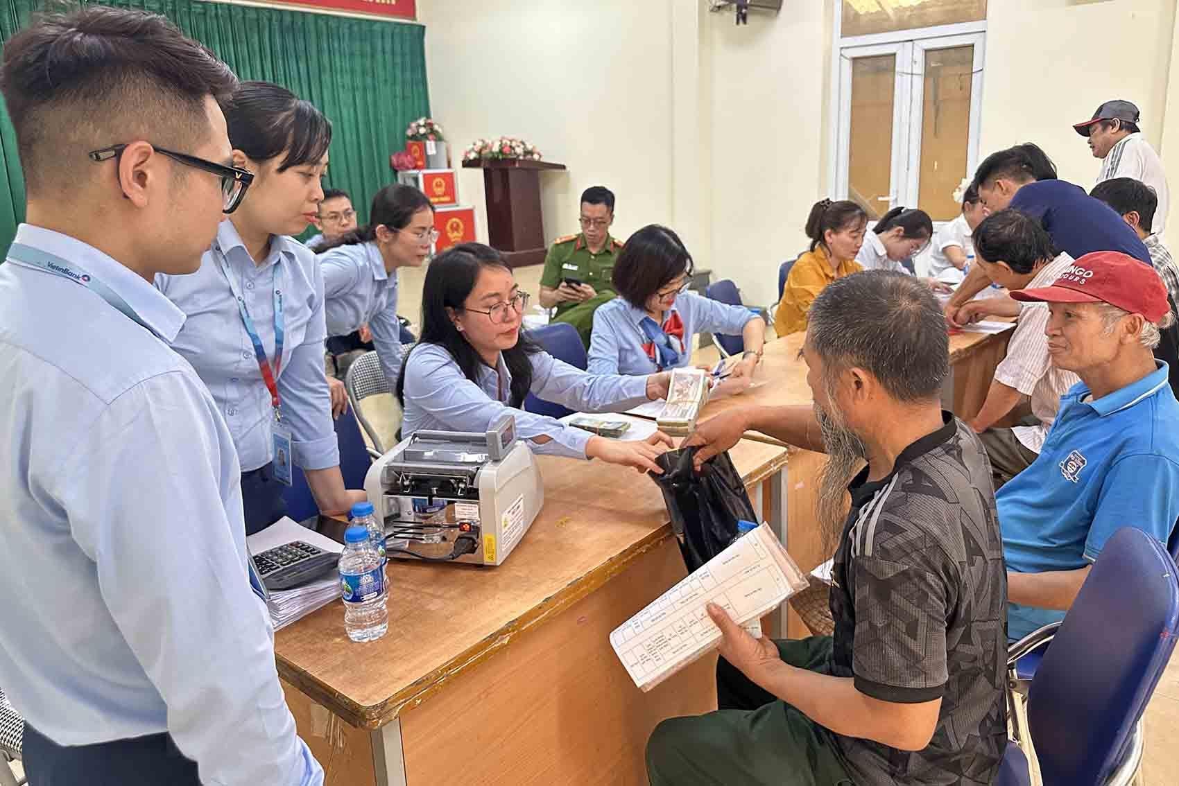 Gần 1.000 hộ dân tại một xã ở Hà Nội đồng loạt nhận tiền đền bù đất làm siêu dự án hơn 34 tỷ USD quy mô lớn nhất lịch sử Vingroup - Ảnh 1