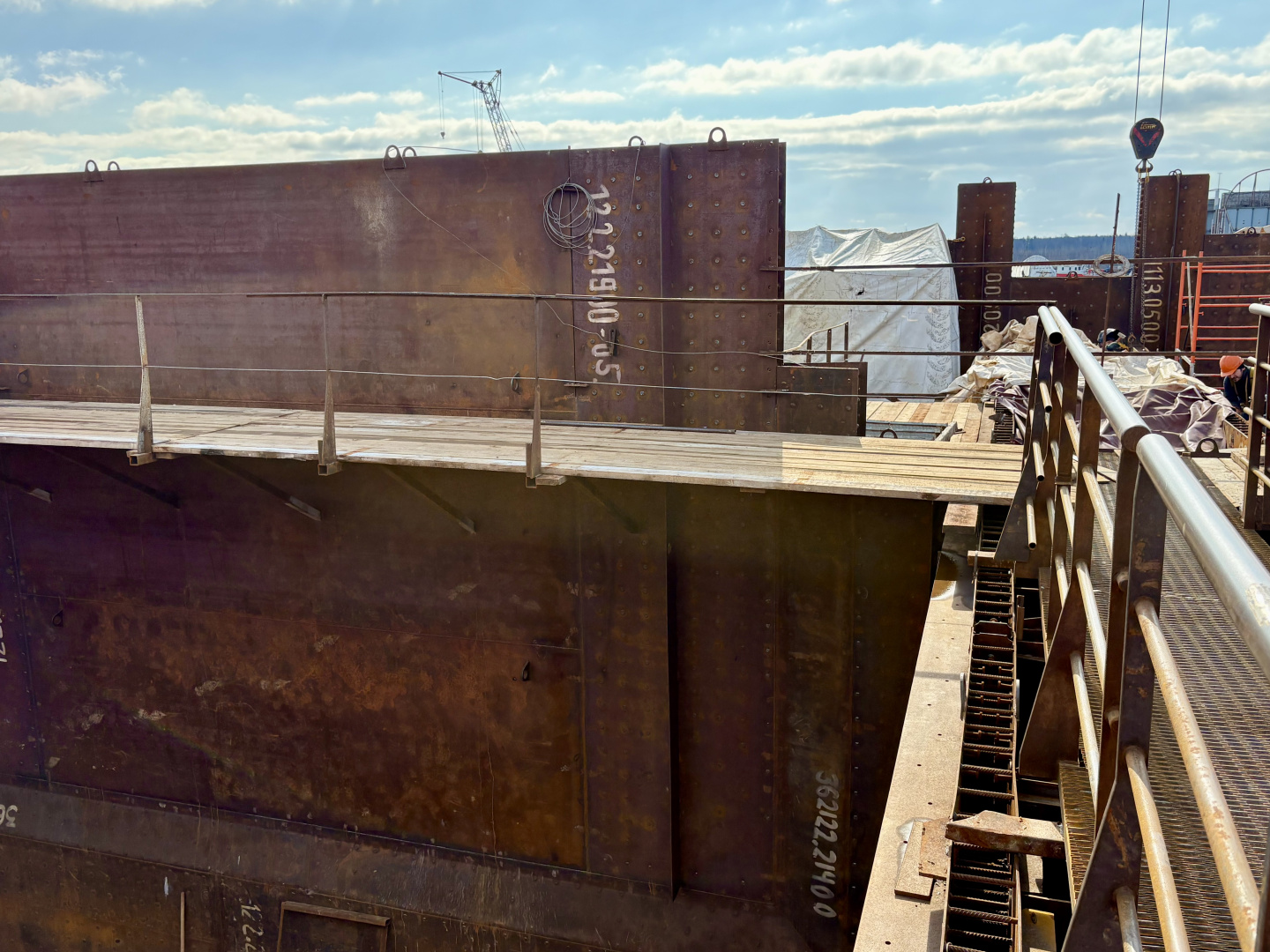 Nga tăng cường thêm "pháo đài nổi" trên biển, bàn giao nhiệm vụ quan trọng liên quan đến dầu mỏ - Ảnh 1