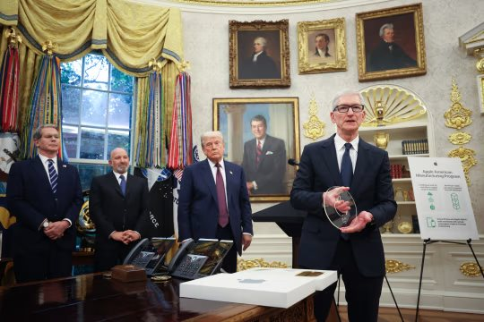 Kết thúc kỷ nguyên Tim Cook: 15 năm lẫy lừng và dấu chấm hỏi AI trị giá hàng nghìn tỷ USD - Ảnh 3