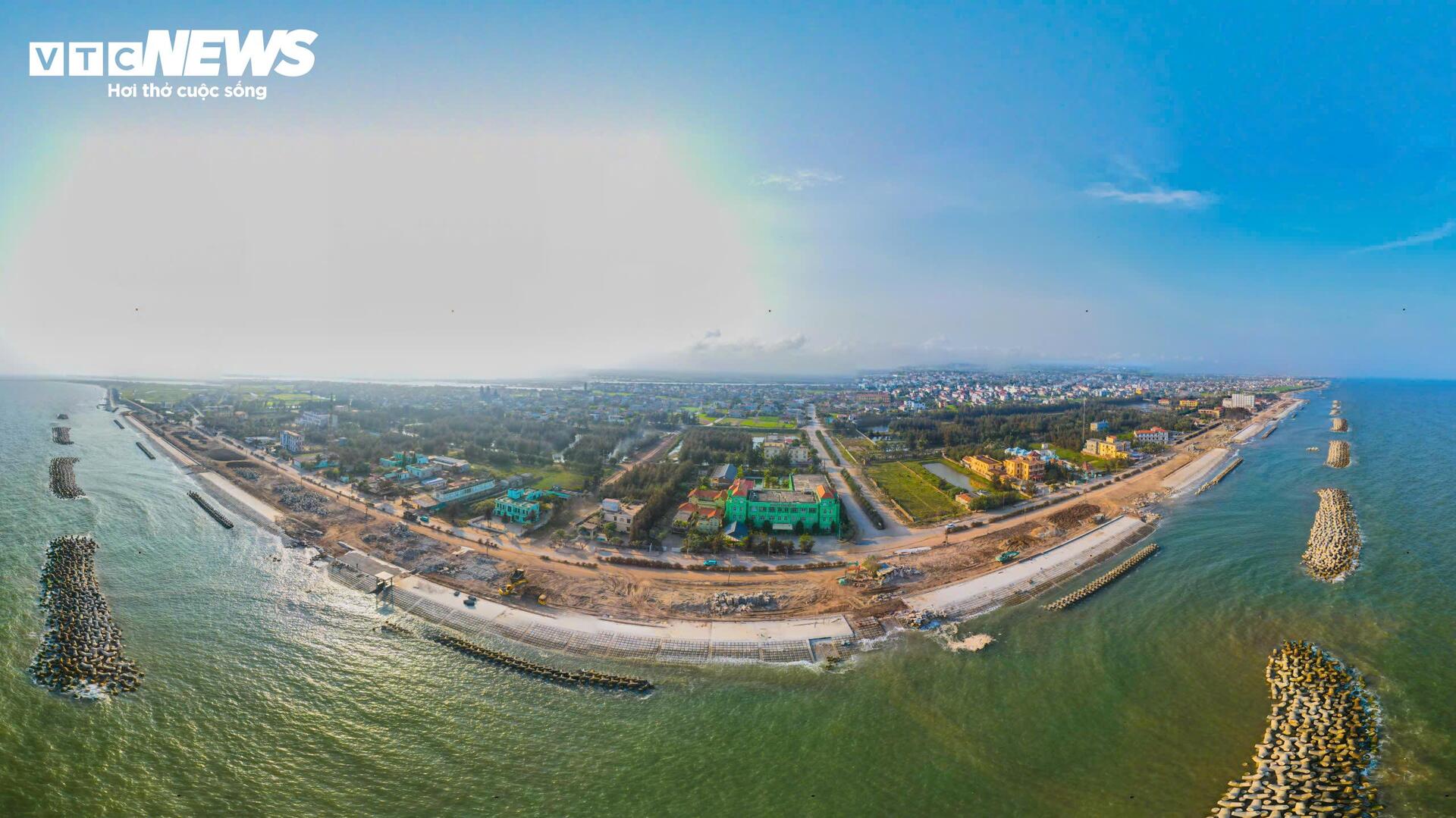 Bãi biển Ninh Bình 'hồi sinh' sau dự án 500 tỷ, đón những du khách đầu tiên - Ảnh 12